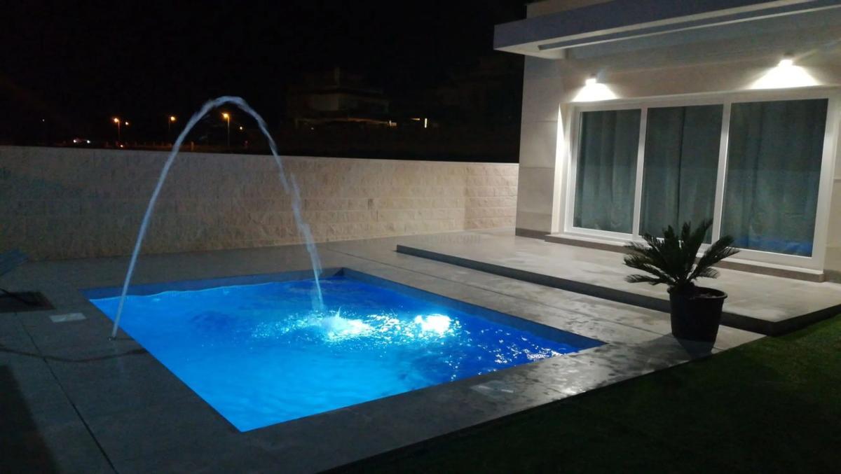 Venta de villa en Los Montesinos