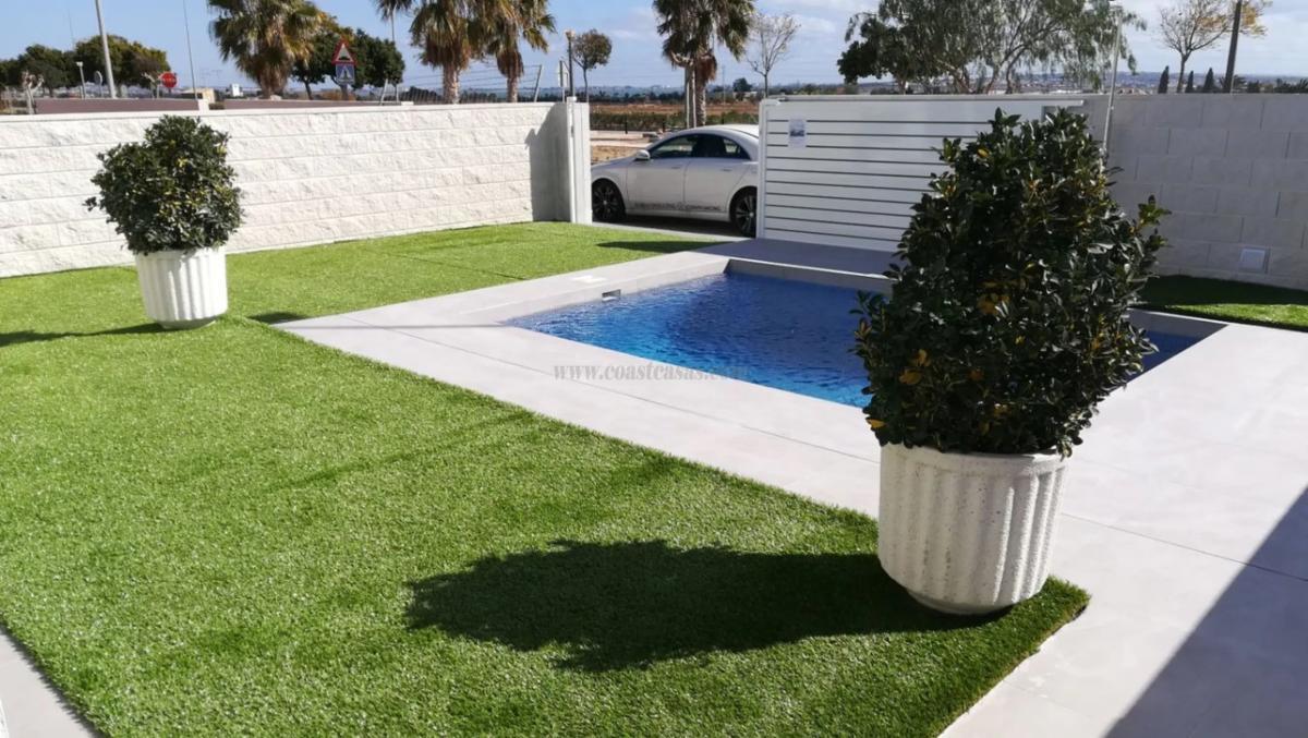 Venta de villa en Los Montesinos