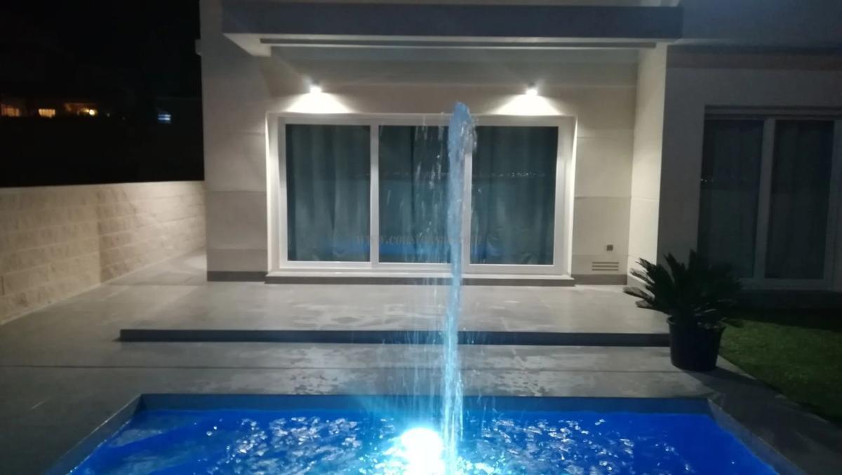 Venta de villa en Los Montesinos