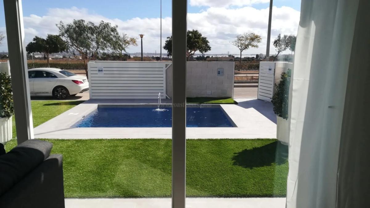Venta de villa en Los Montesinos