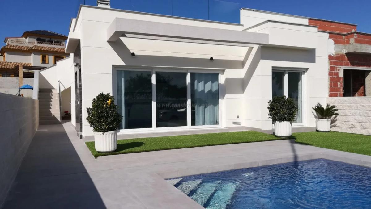 Venta de villa en Los Montesinos