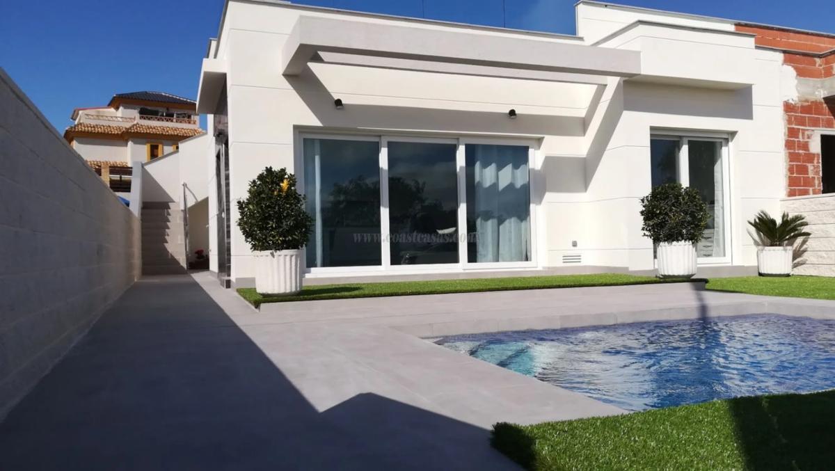 Venta de villa en Los Montesinos
