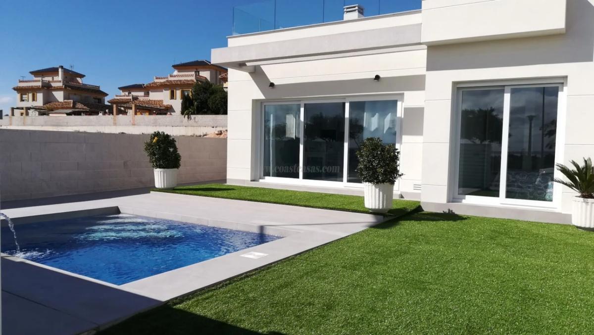 Venta de villa en Los Montesinos