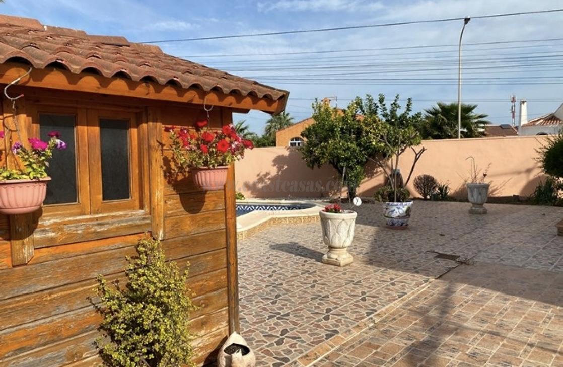 For sale of chalet in Torrevieja