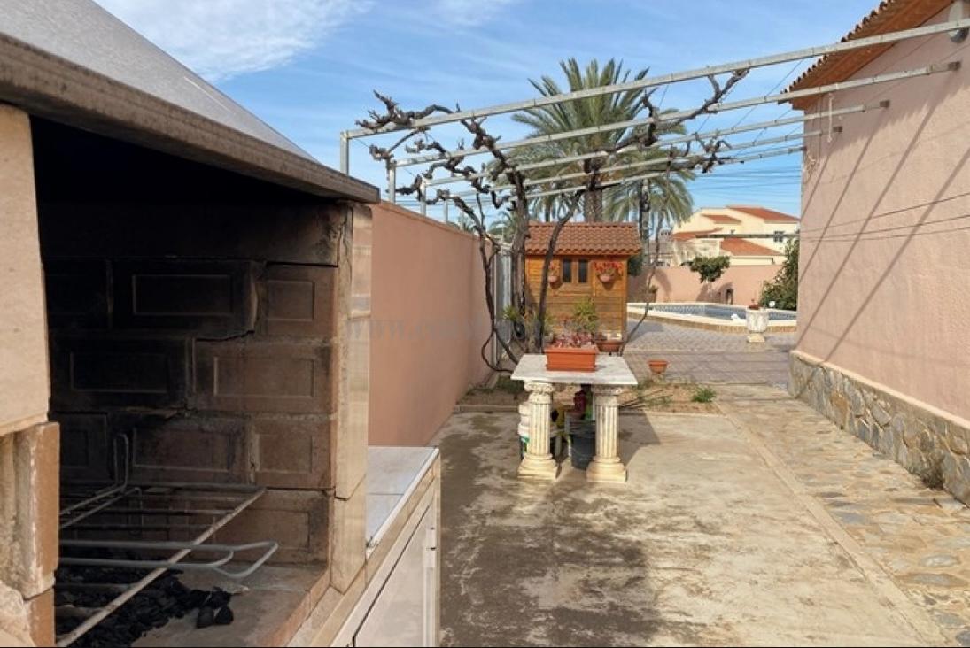 For sale of chalet in Torrevieja