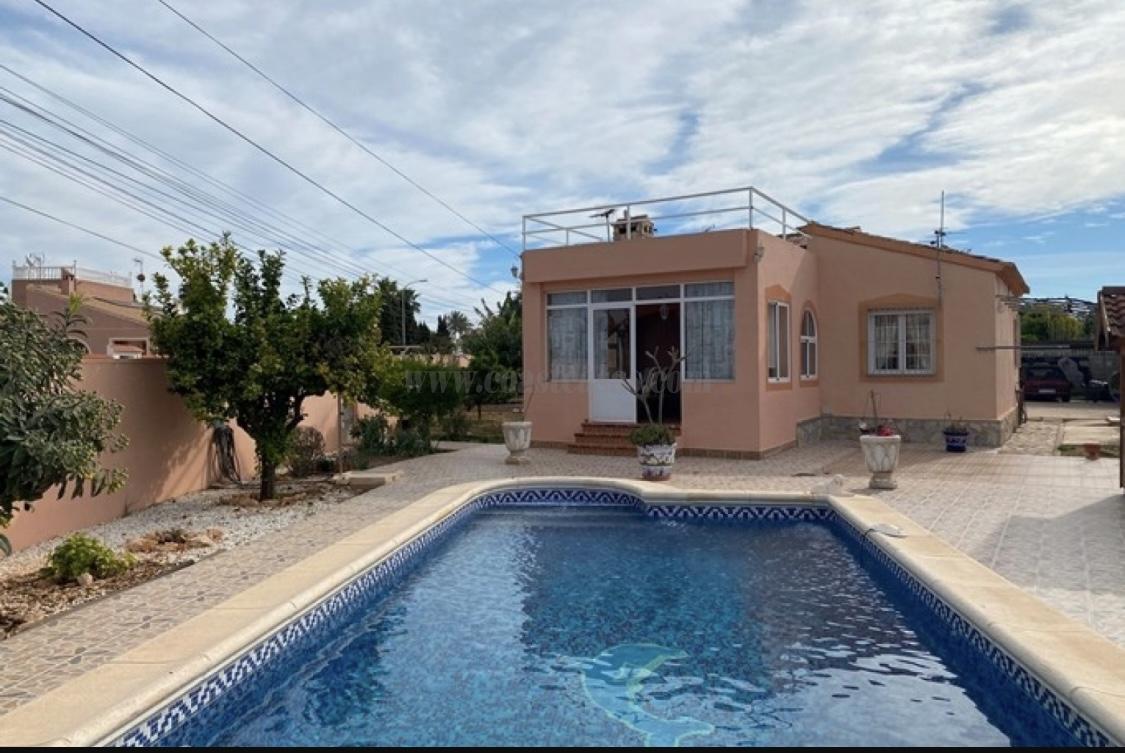 For sale of chalet in Torrevieja