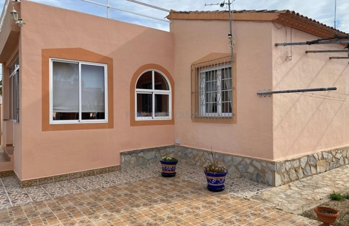 For sale of chalet in Torrevieja