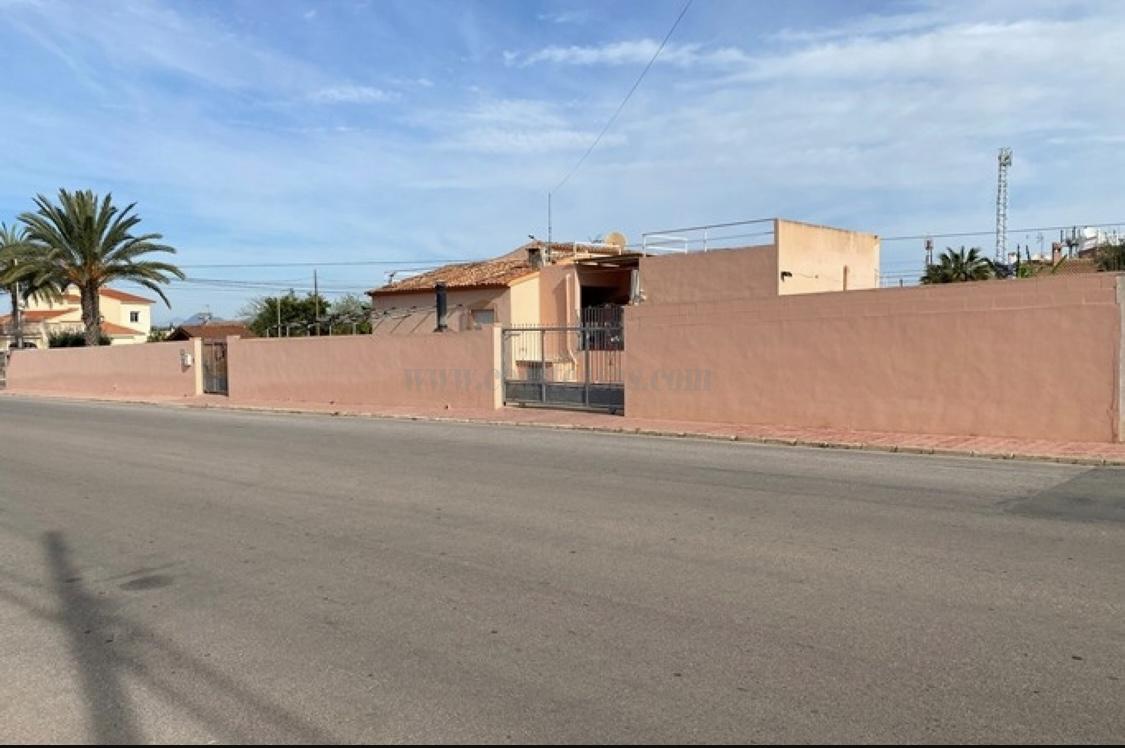 For sale of chalet in Torrevieja