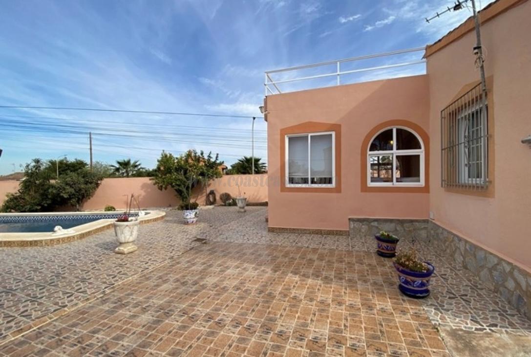 For sale of chalet in Torrevieja