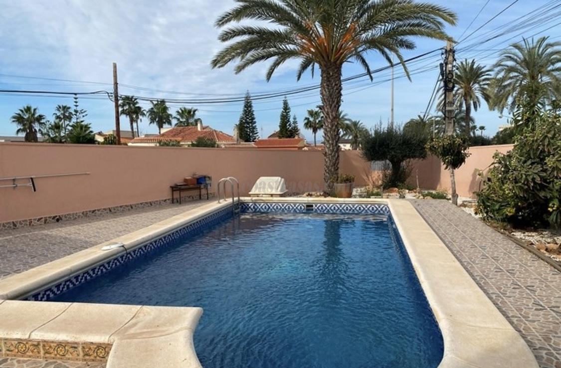 For sale of chalet in Torrevieja