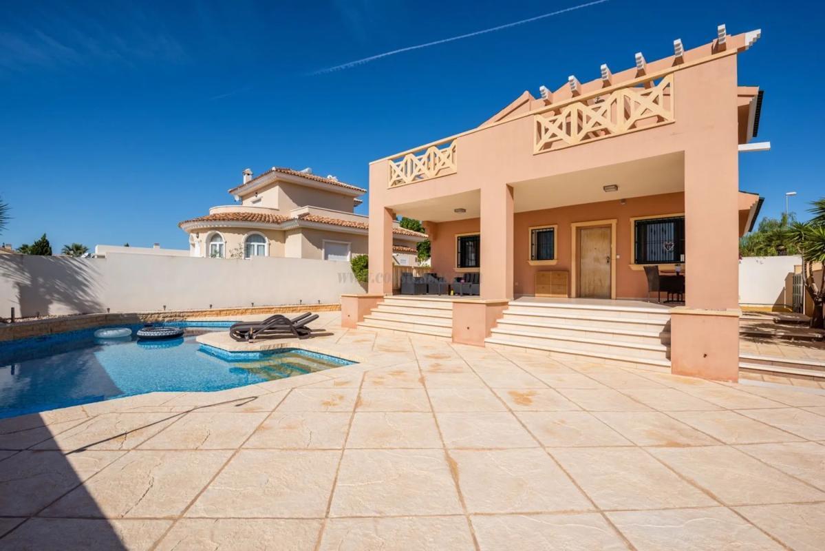 Venta de villa en Rojales