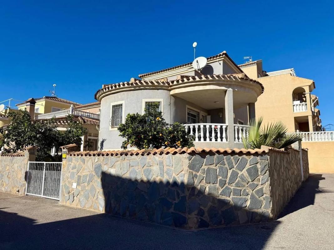 Venta de villa en Orihuela