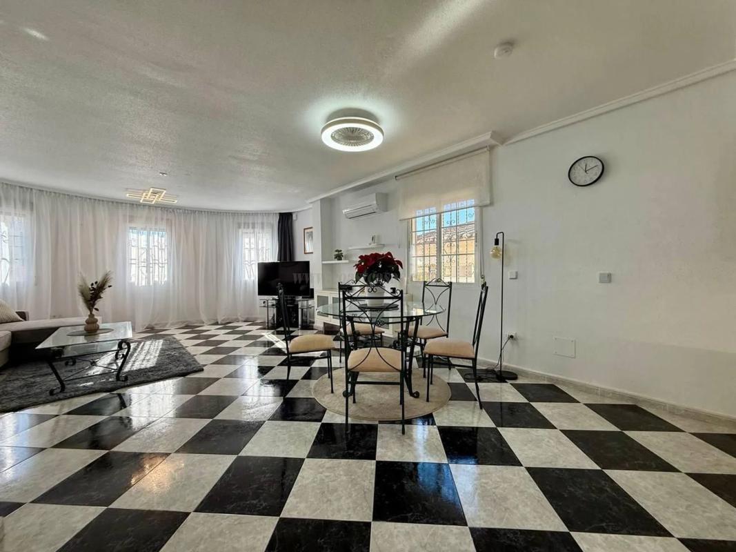 Venta de villa en Orihuela