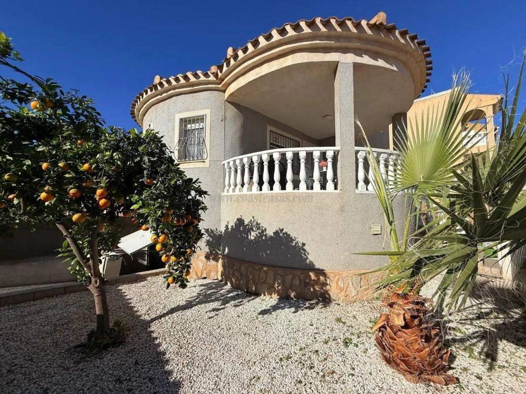 Venta de villa en Orihuela