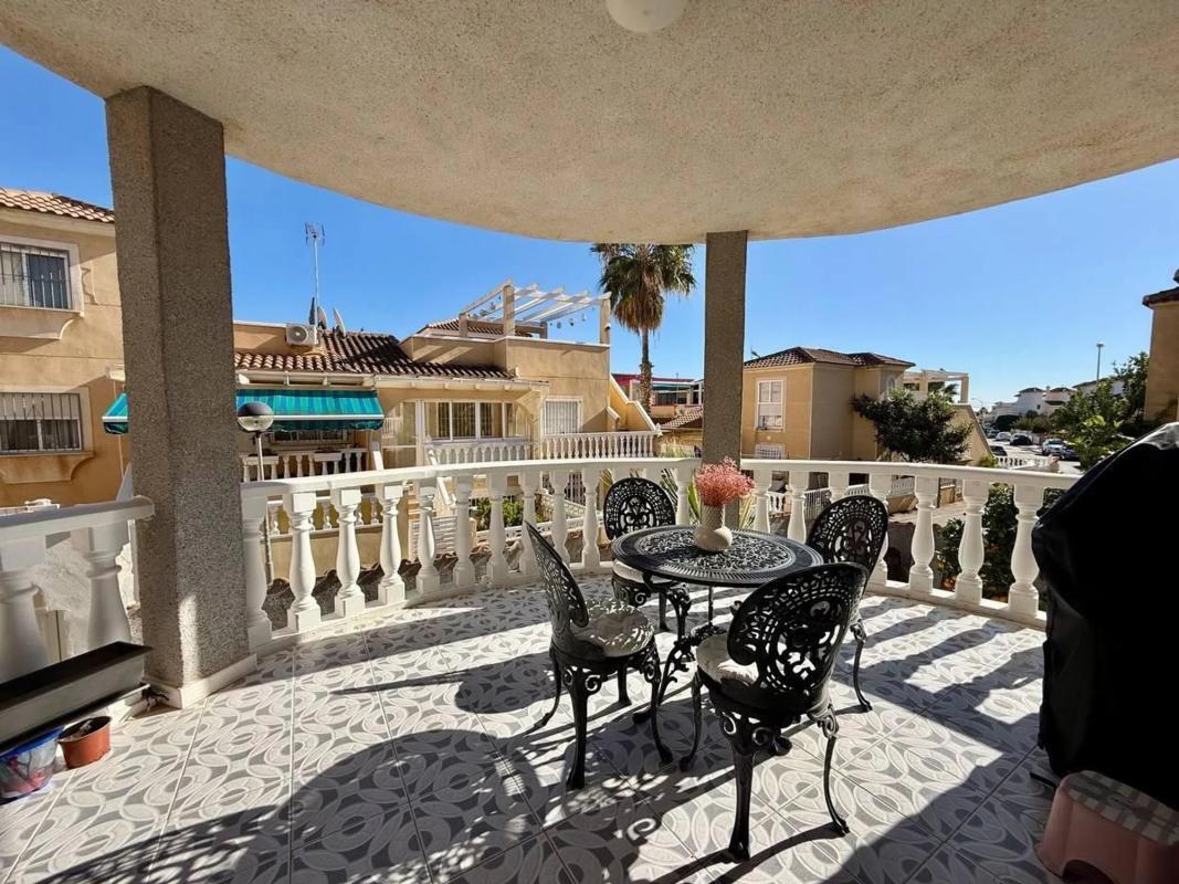 Venta de villa en Orihuela