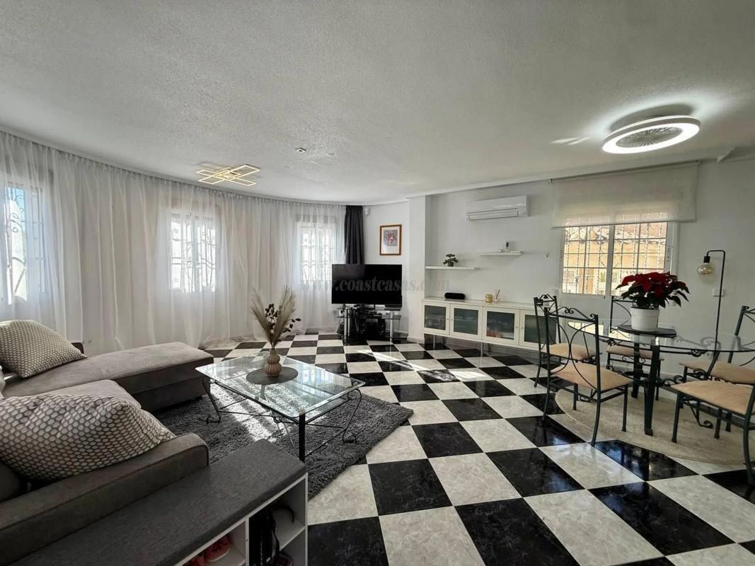 Venta de villa en Orihuela