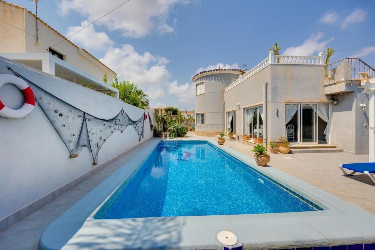 Venta de villa en Orihuela