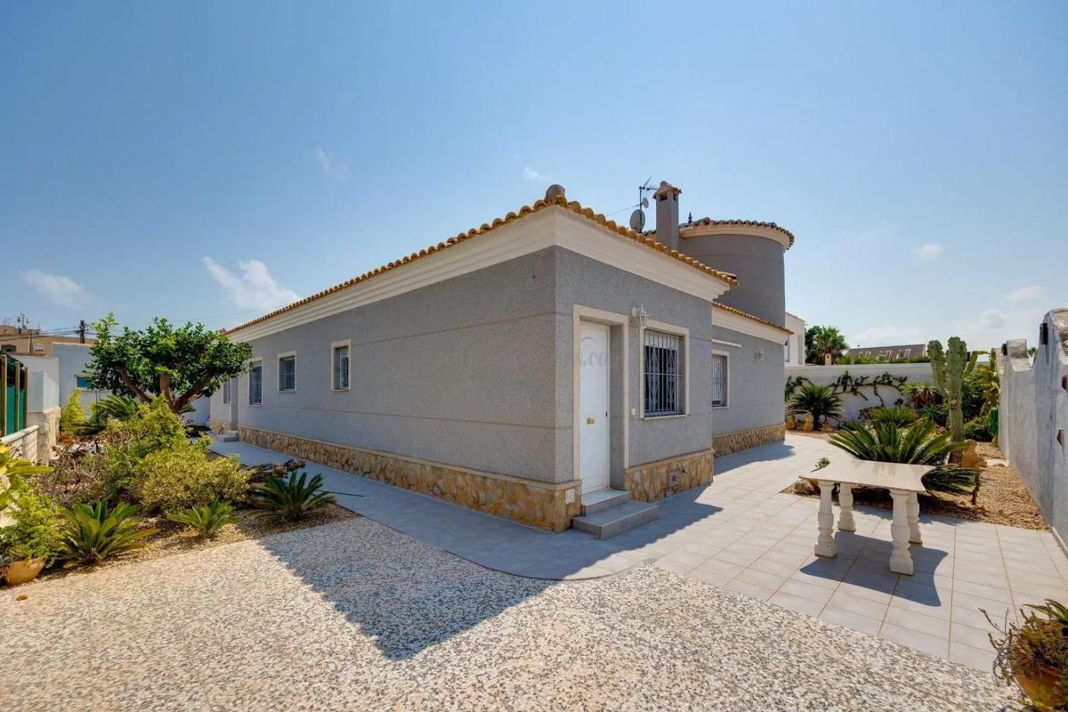 Venta de villa en Orihuela