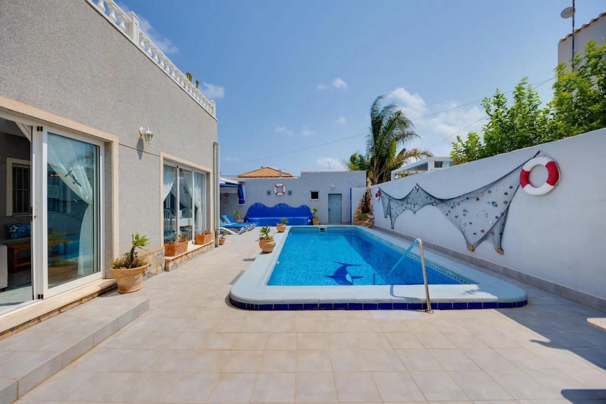 Venta de villa en Orihuela