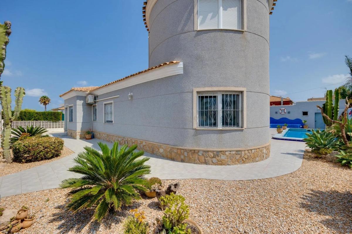 Venta de villa en Orihuela