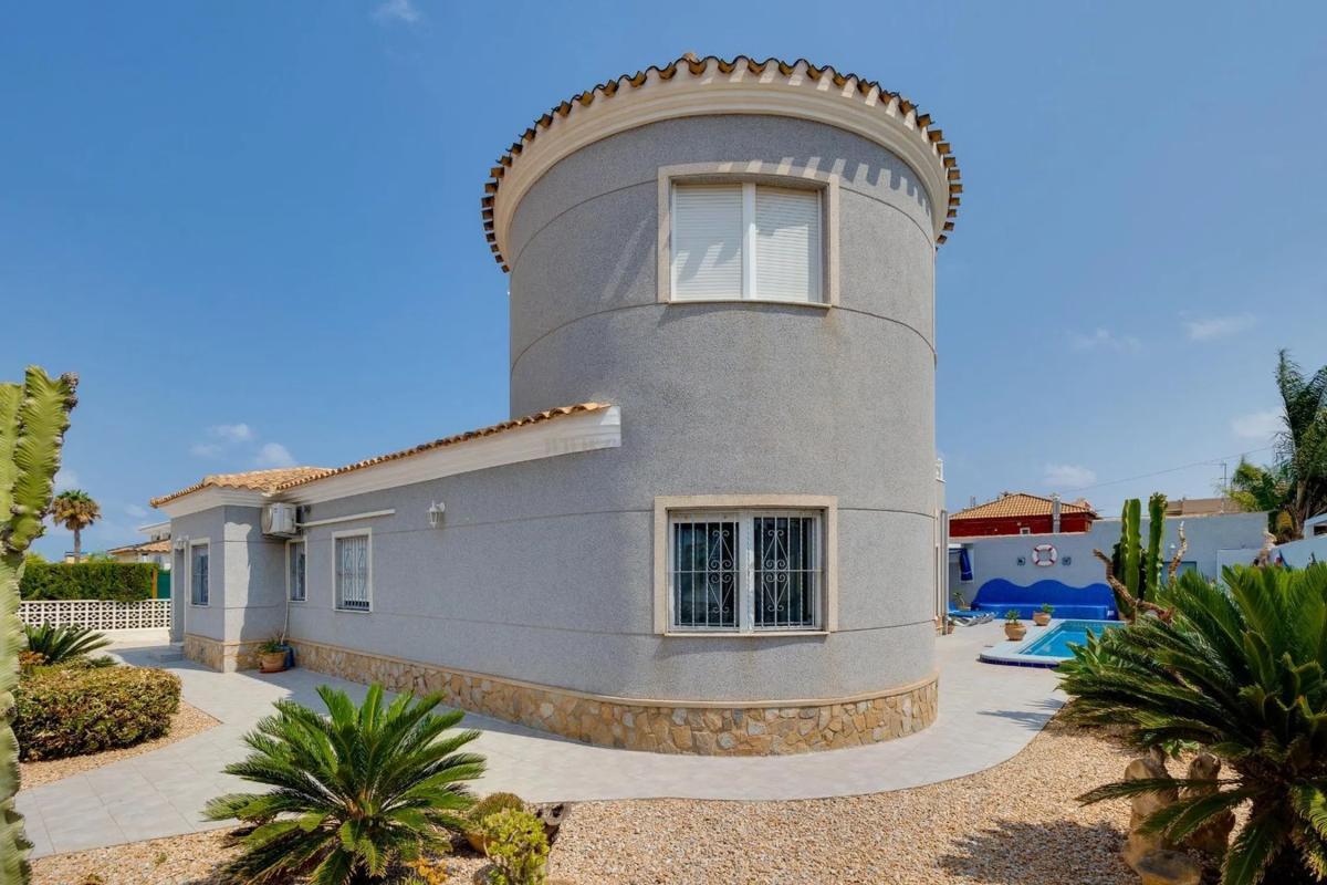 Venta de villa en Orihuela