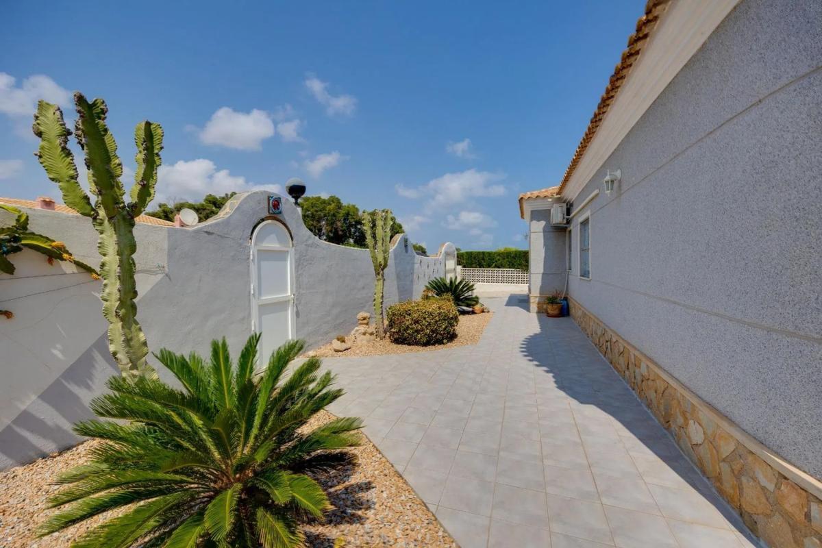 Venta de villa en Orihuela