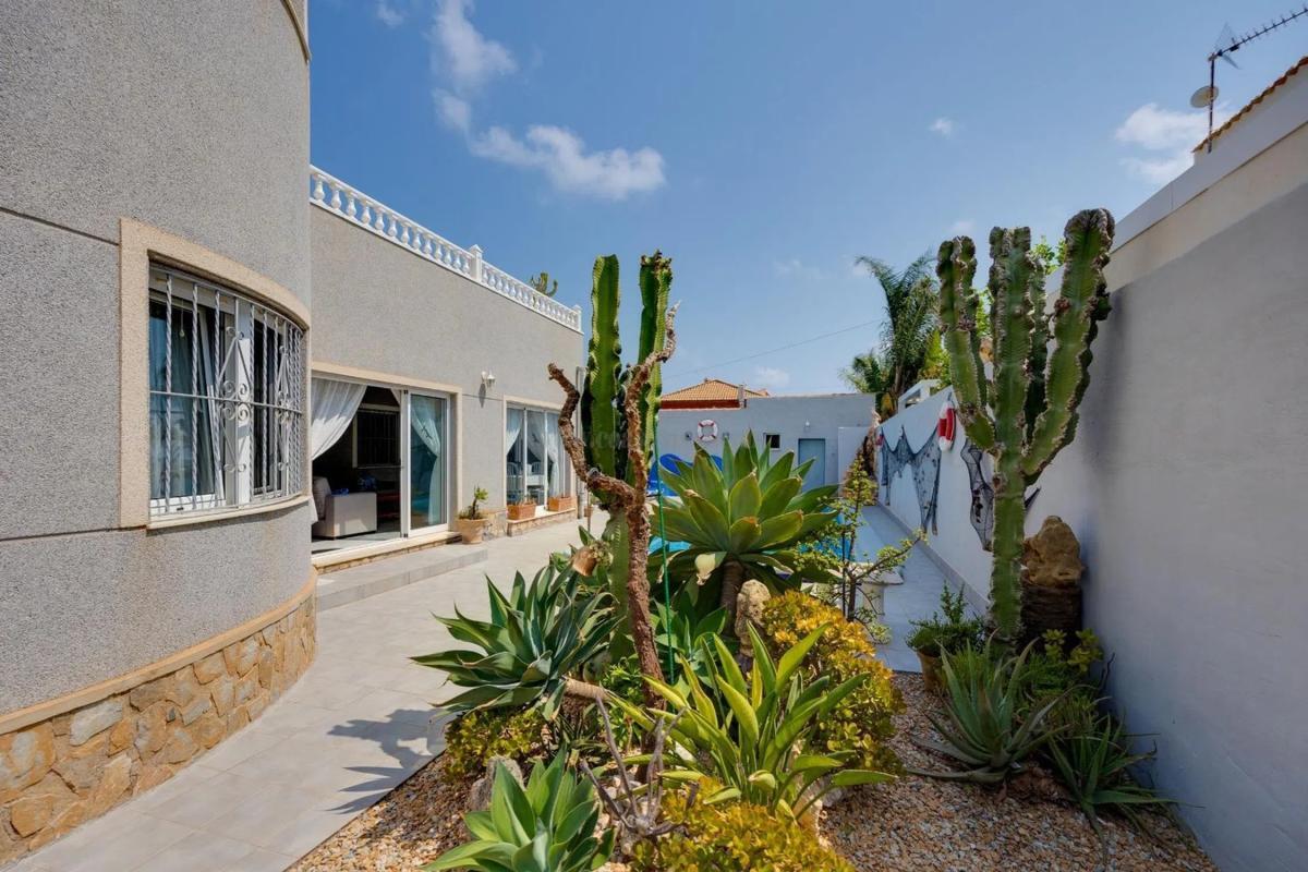 Venta de villa en Orihuela