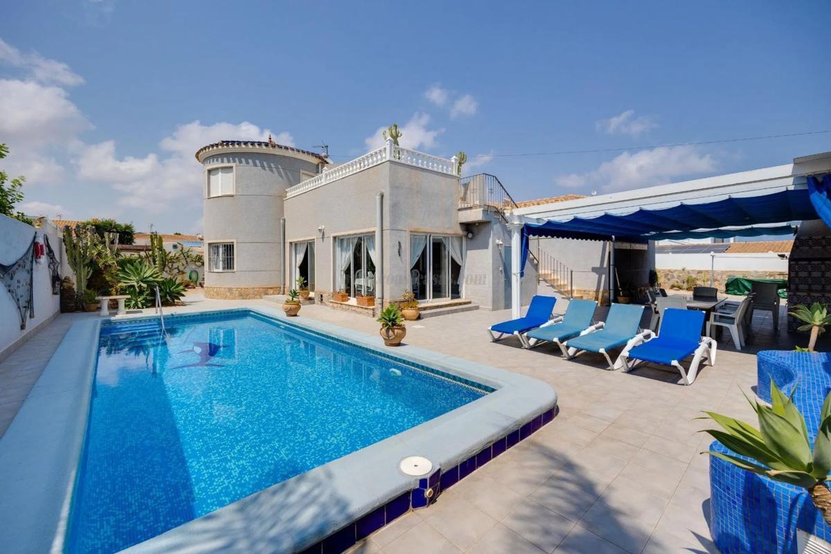 Venta de villa en Orihuela