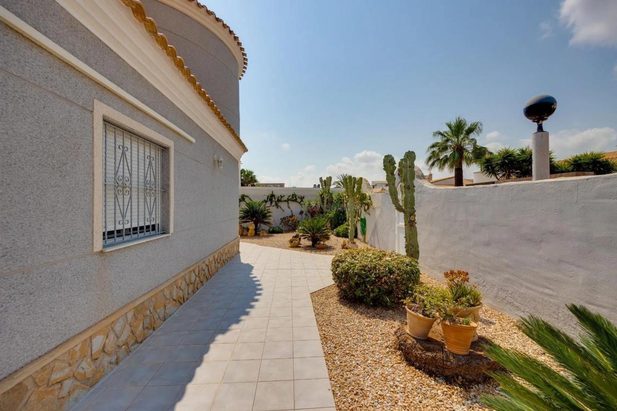 Venta de villa en Orihuela