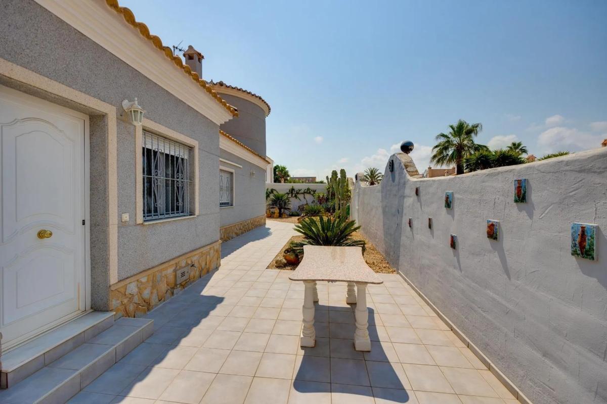 Venta de villa en Orihuela