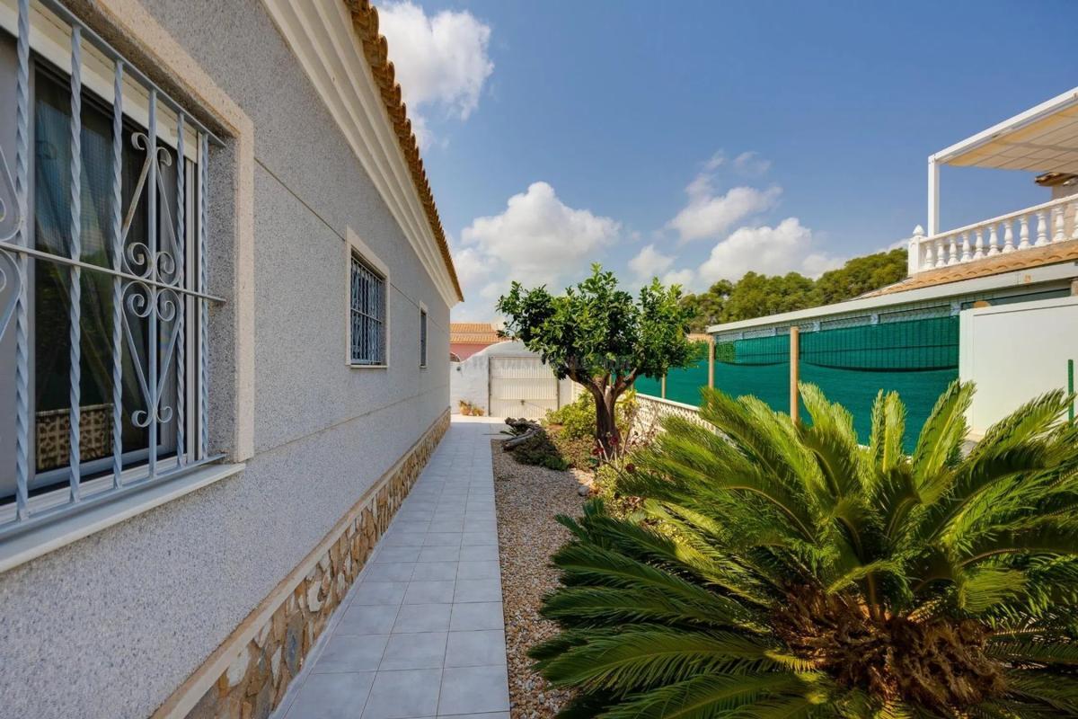 Venta de villa en Orihuela
