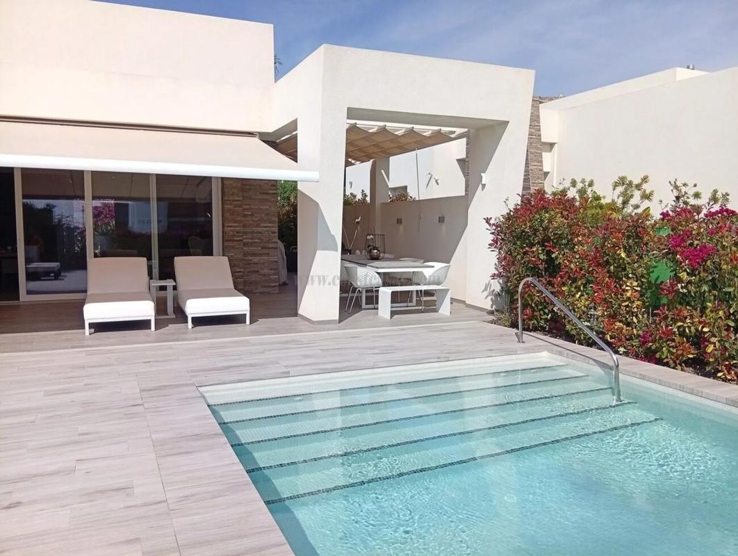 Venta de villa en Algorfa