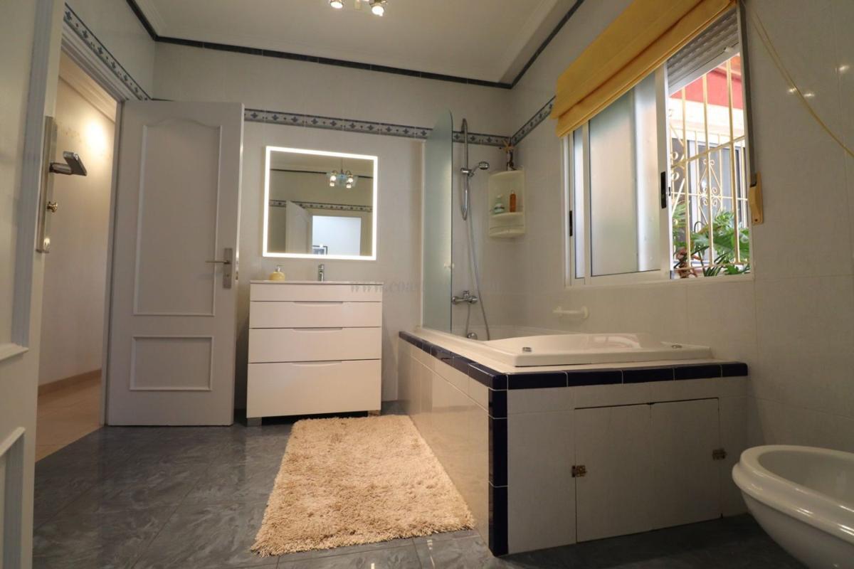 Venta de villa en Algorfa