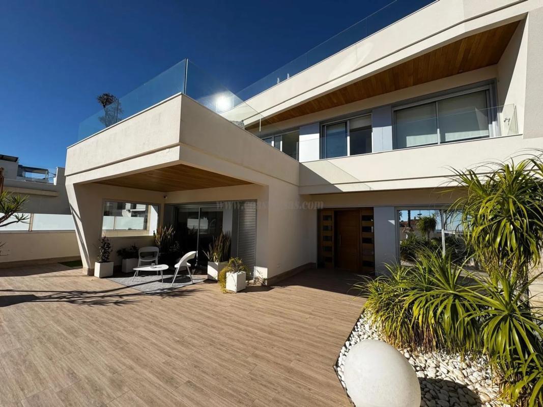 Venta de villa en Orihuela