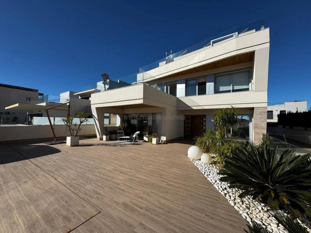 Venta de villa en Orihuela