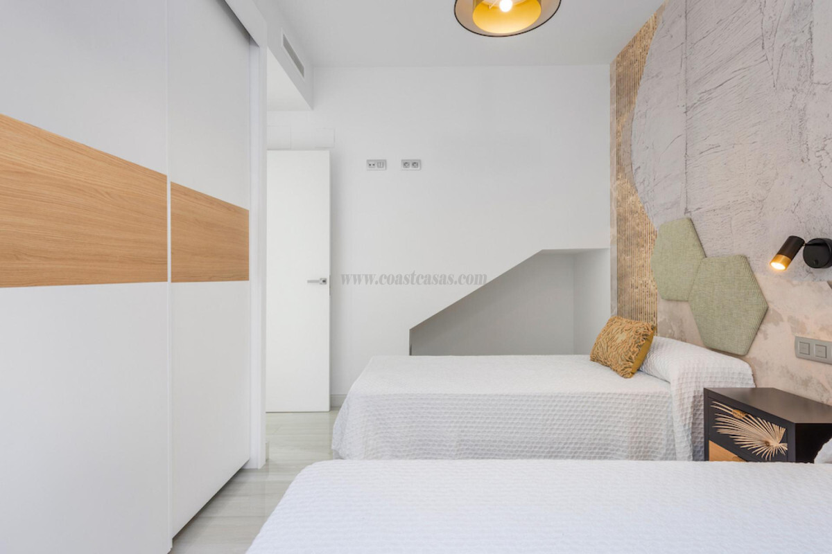 Venta de villa en Los Montesinos