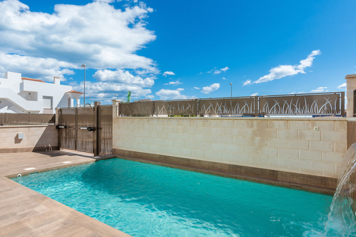 Venta de villa en Los Montesinos