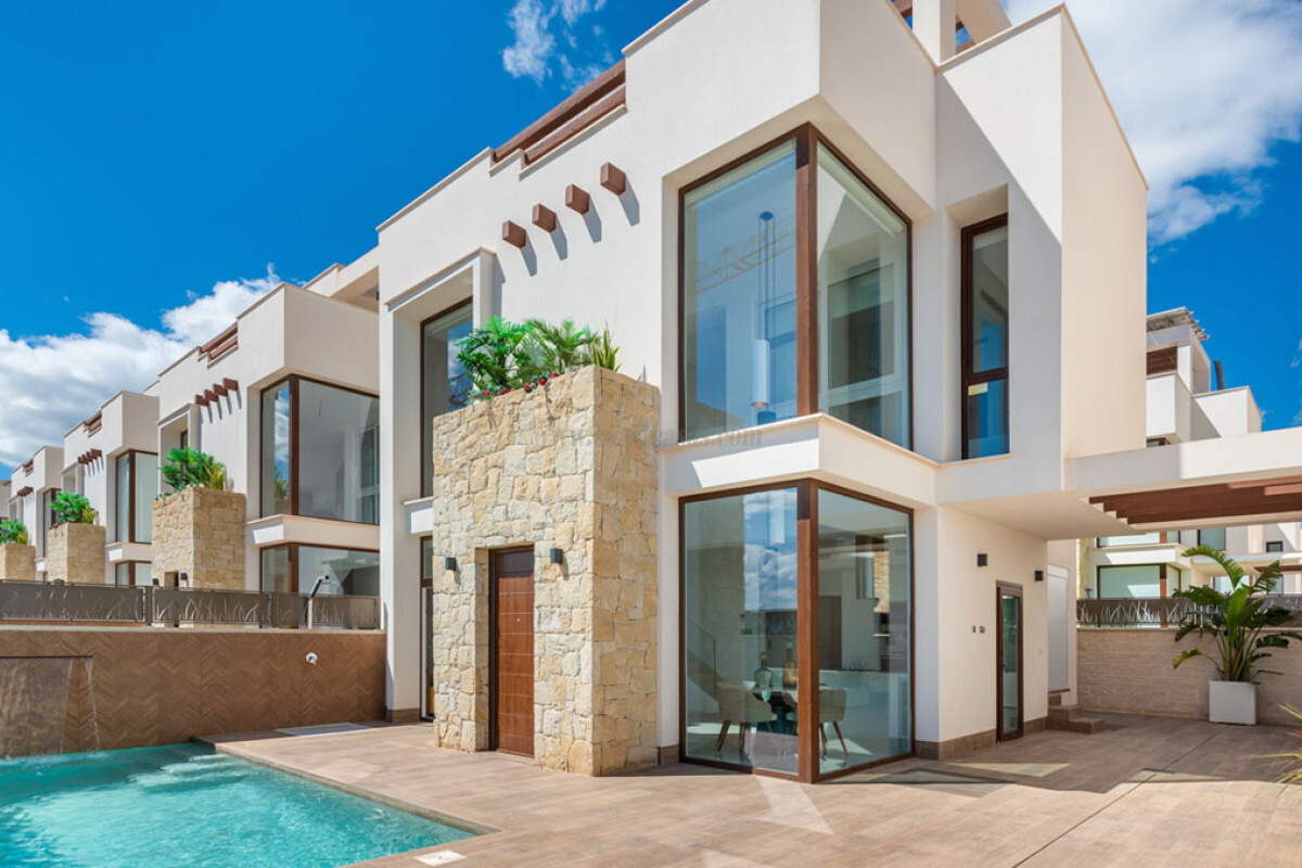 Venta de villa en Los Montesinos