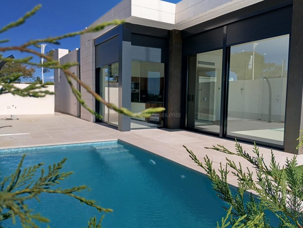 Venta de villa en Pilar de la Horadada