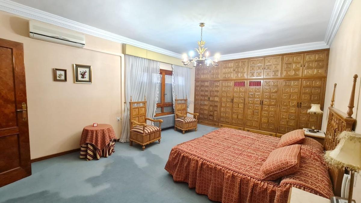 Venta de villa en Elda