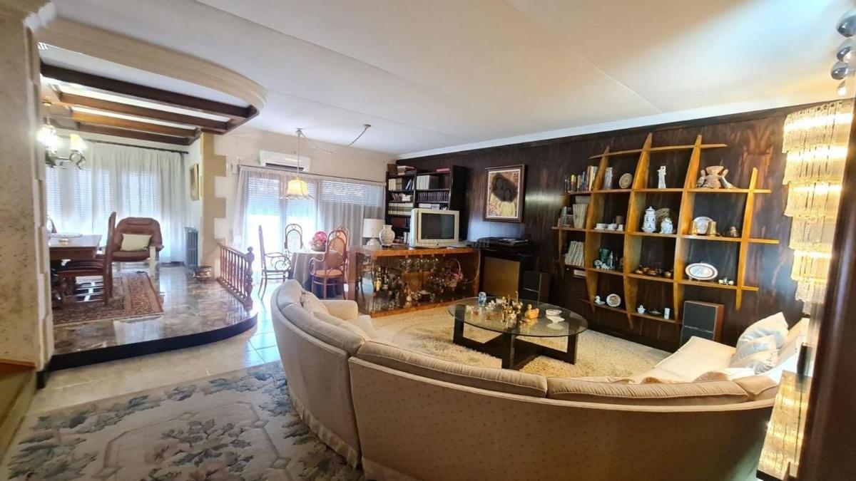 Venta de villa en Elda