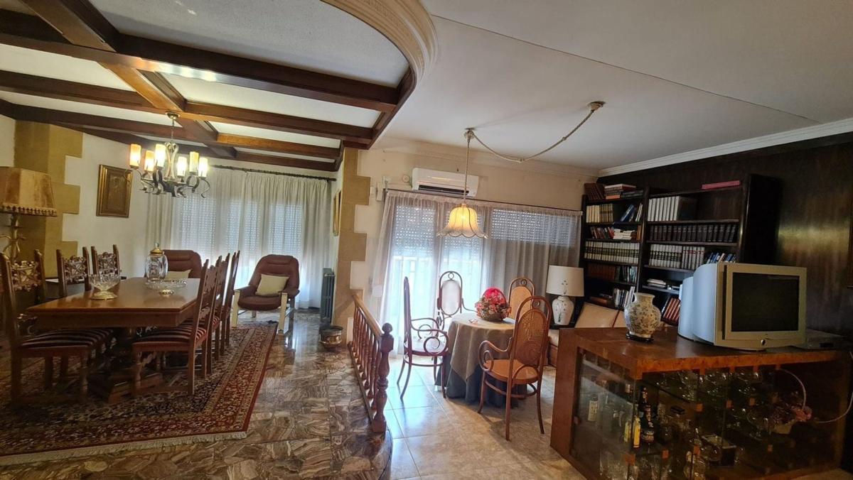 Venta de villa en Elda