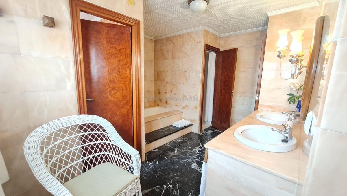 Venta de villa en Elda