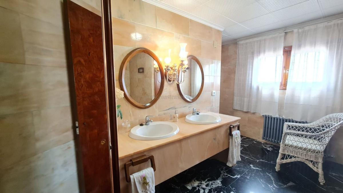 Venta de villa en Elda