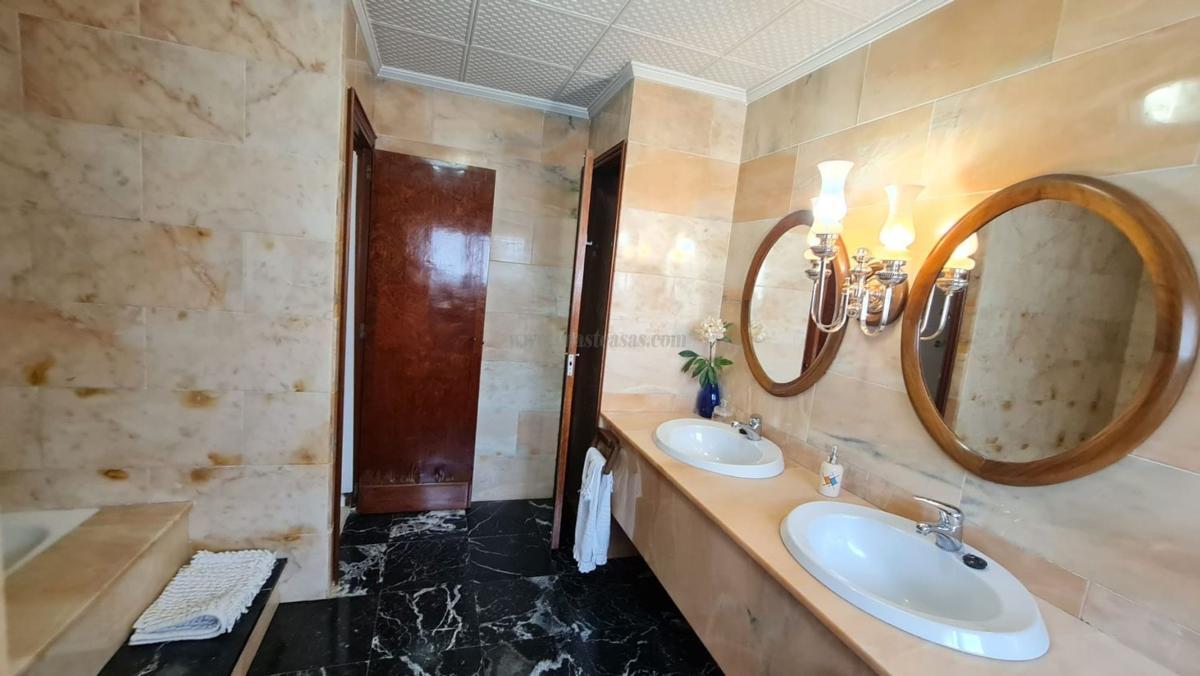 Venta de villa en Elda