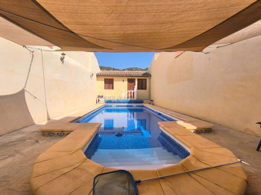 Venta de villa en Monovar