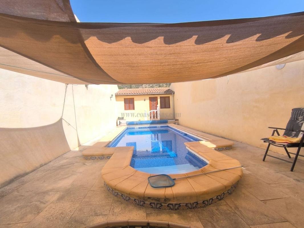 Venta de villa en Monovar