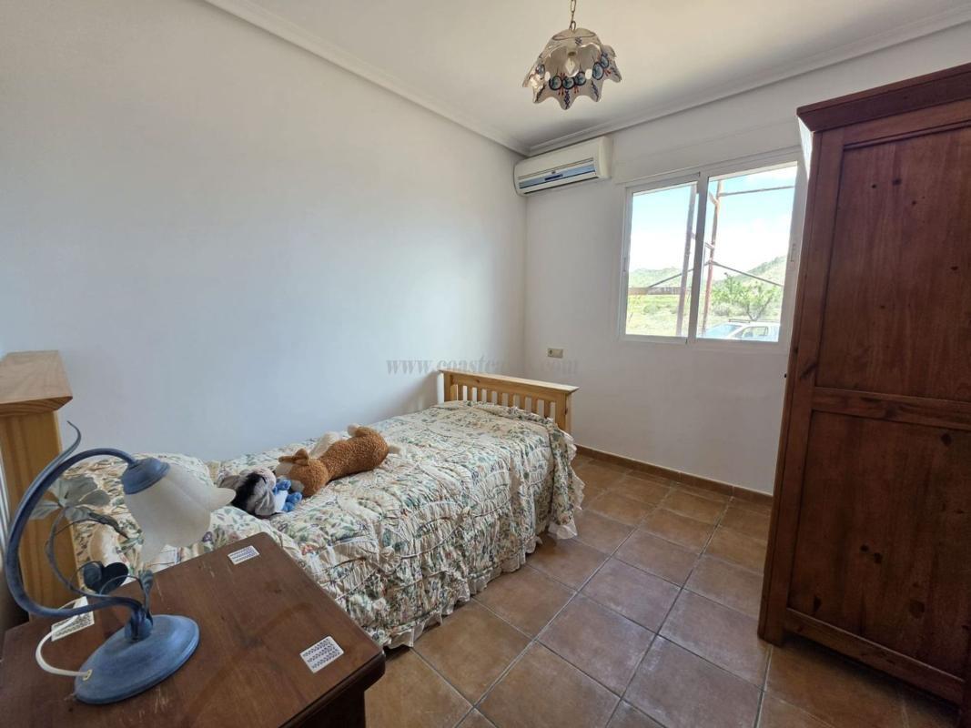 Venta de villa en Monovar