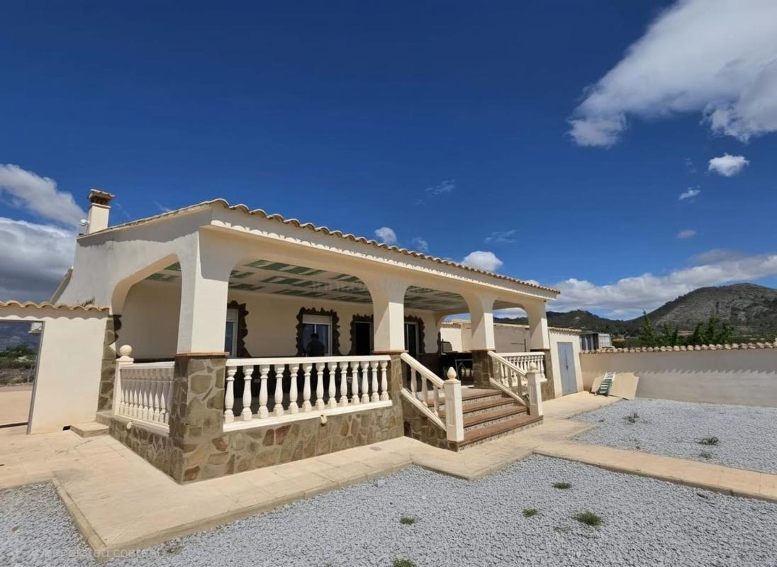 Venta de villa en Monovar