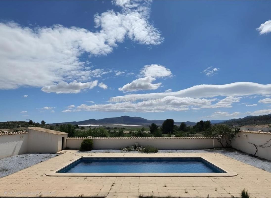Venta de villa en Monovar
